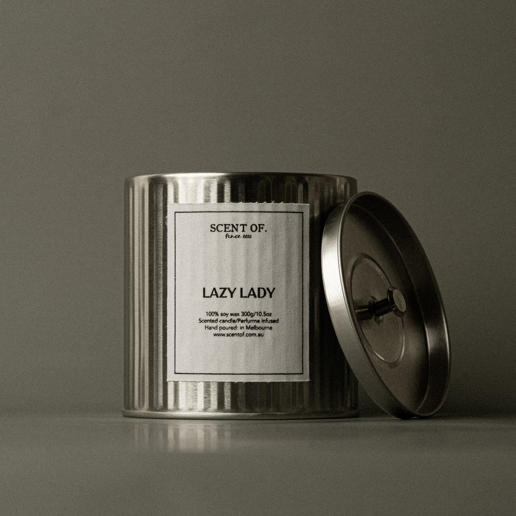 Scented soy candle: Lazy Lady. Top notes: Muscade, Burn incense; Mid notes: Agilawood, Labdanum; Base notes: Sandalwood, Oud wood, Amber; Olfactive notes: Black Oud